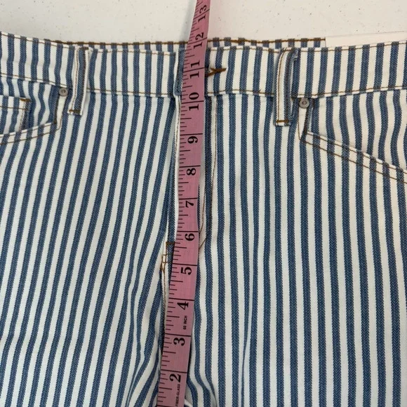 Chicos 2 Denim Mercado Trouser Shorts Women's Sz 12 Blue White Stripe 6.5 Inseam - Picture 9 of 10